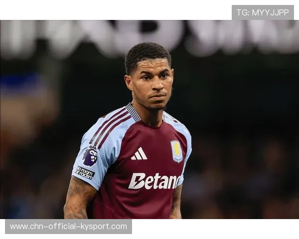 曼联中线强行突破，拉什福德抽射直击死角